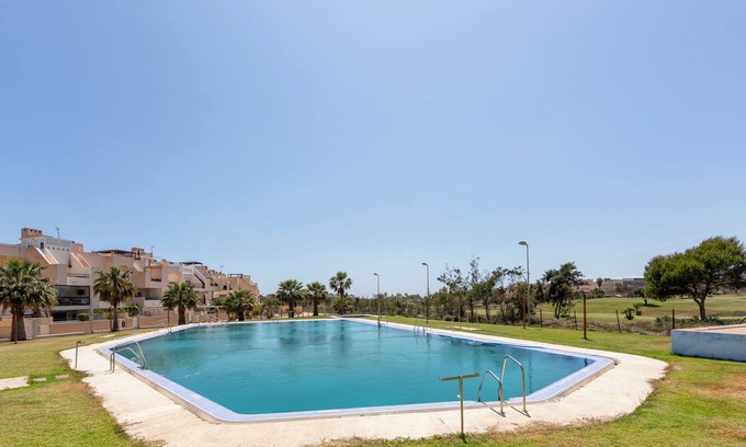 Retamar Apartamento | Apartamento 'Campo De Golf, Piscina Y Padel' con vistas al mar, piscina y aire acondicionado