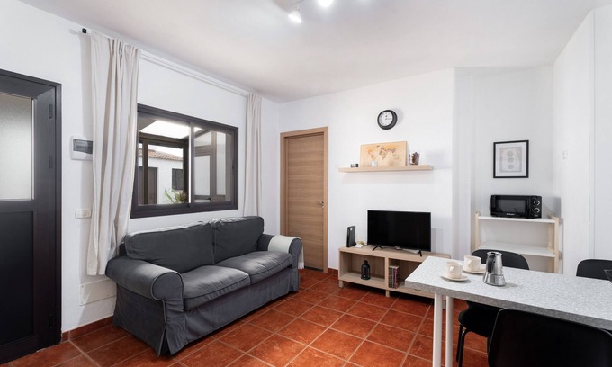 Valverde Apartamento | Apartamento 'Casa El Isleño' con vistas al mar, terraza privada y Wi-Fi