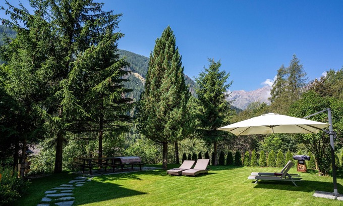 Celledizzo Apartamento | Apartamento 'Casa Ai Laresi 1' con vistas a la montaña, jardín privado y Wi-Fi
