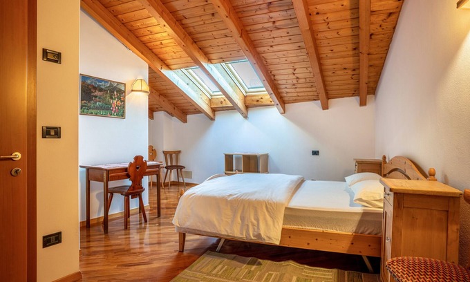 Grauno Casa | Apartamento 'Casa Al Portico Val Di Cembra' con vistas a la montaña y balcón