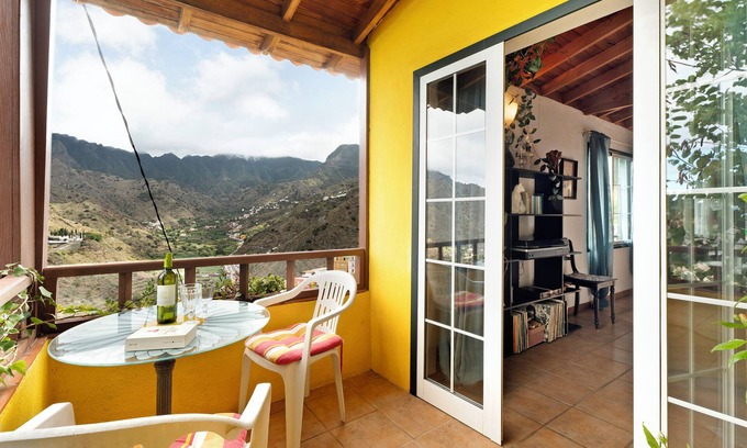 Hermigua Apartamento | Apartamento 'Casa Claudia' con vistas al mar, terraza privada y Wi-Fi