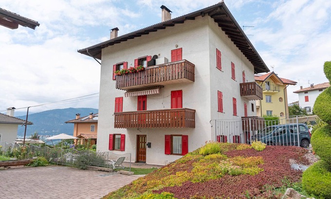 Romeno Apartamento | Apartment 'Casa Del Sole, Relax E Natura' with Mountain View, Private Garden and Wi-Fi