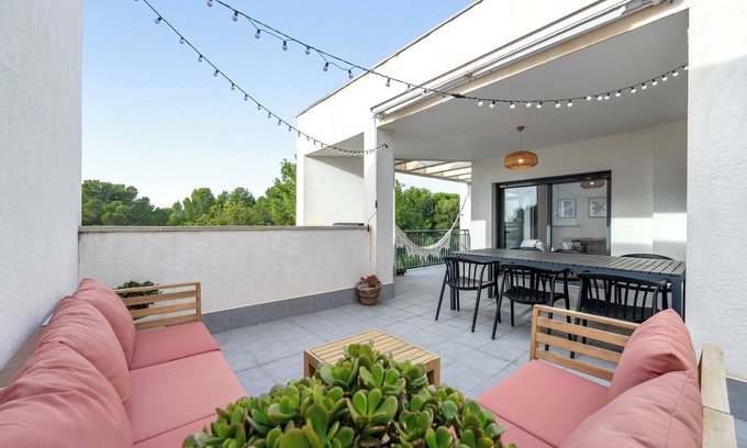 Calafat Apartamento | Apartamento 'Casa Calafat' con vistas al mar, terraza privada, WIFI y aire acondicionado.
