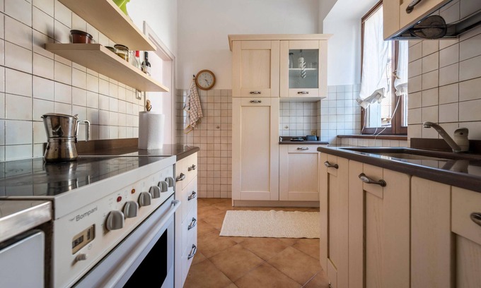 Torbole sul Garda Apartamento | Apartment Casa Forni with Mountain View & Wi-Fi