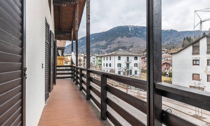 Baselga di Pine Apartamento | Apartment 'Casa Ravanelli 2' with Mountain View and Balcony