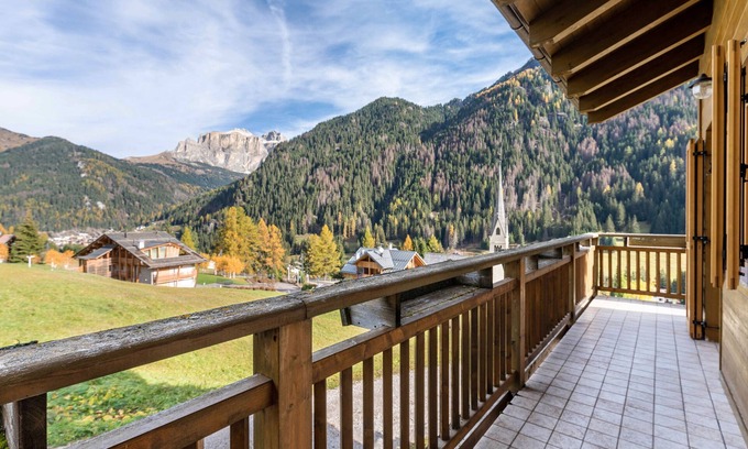 Alba Apartamento | Apartamento "Casa Loretta" con vistas a la montaña, balcones y Wi-Fi