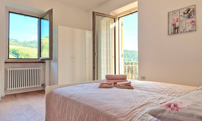 Sanzeno Apartamento | Apartamento 'Casa Maia - Ape' con vistas a la montaña, terraza compartida y Wi-Fi