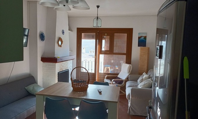 Bubion Apartamento | Apartamento 'Casa Pepa' con vistas a la montaña, terraza compartida y balcón