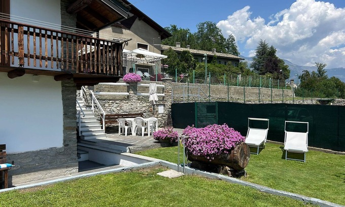 Montan-Angelin-Arensod Apartamento | Apartamento vacacional "Casa Sabrina - Blu" con vistas a la montaña, pista de tenis y Wi-Fi