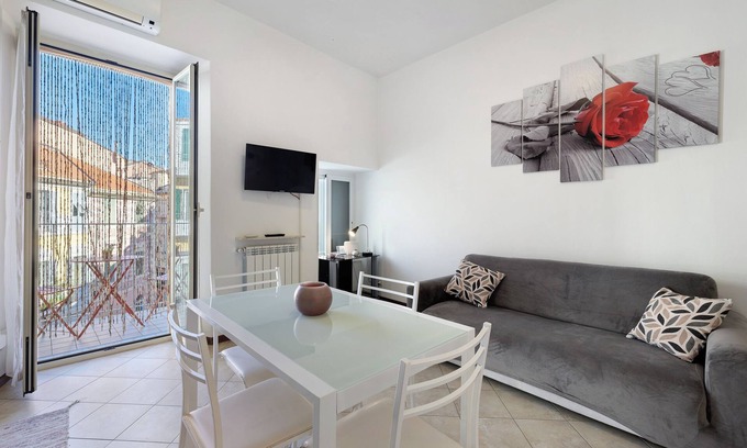 Loano Apartamento | Apartamento 'Casa Vacanza Nel Cuore Di Loano' con balcón, Wi-Fi y aire acondicionado