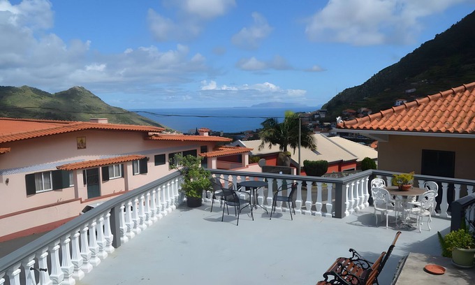 Machico Apartamento | Apartamento 'Casa Viva' con vistas al mar, terraza compartida y Wi-Fi