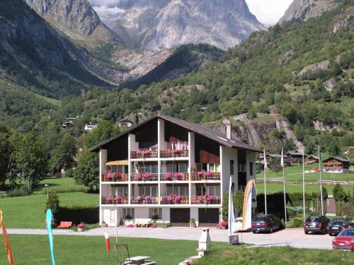 Reckingen Apartamento | Apartment Casa Yolanda Mireille by Interhome