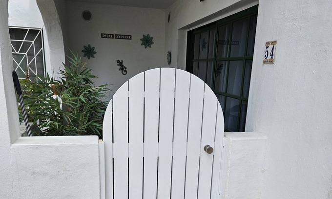 Bahia Calma Apartamento | Apartment Casa Yvonne ideally suited for short or long-term stays