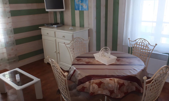 Ars-en-Re Apartamento | Apartment 'Centre Village' with Wi-Fi