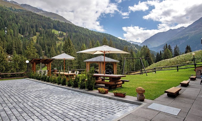 Santa Caterina Valfurva Apartamento | Apartamento 'Chalet Primula 5' con vistas a la montaña, jardín compartido y Wi-Fi