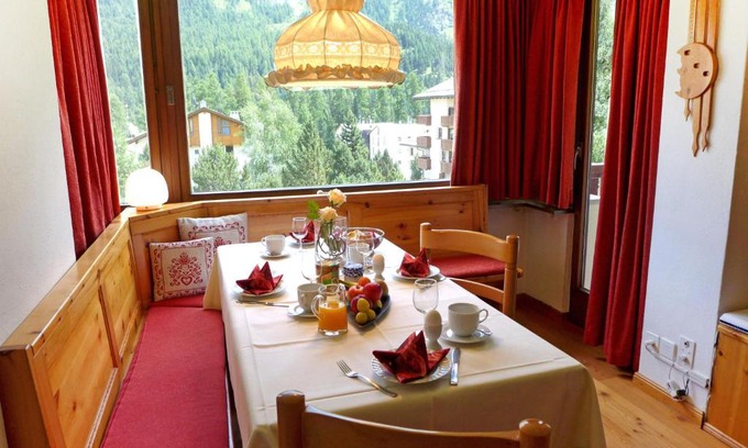 Sankt Moritz-Bad Apartamento | Apartment Chesa Arlas D2 by Interhome