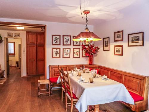 Sankt Moritz-Bad Apartamento | Apartment Chesa Arlas E2 by Interhome