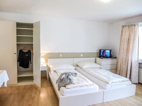 Sankt Moritz-Bad Apartamento | Apartment Chesa Ova Cotschna 304 by Interhome