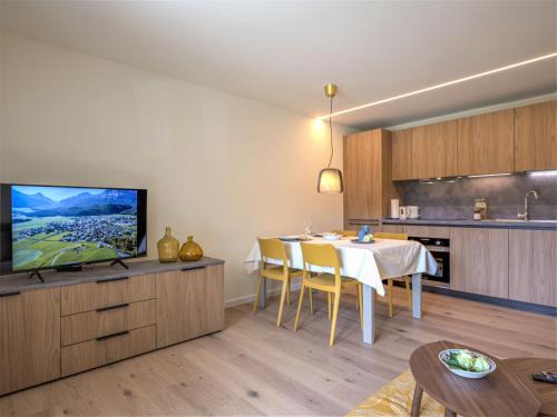 Celerina-Schlarigna Apartamento | Apartment Chesa Stè 8 by Interhome