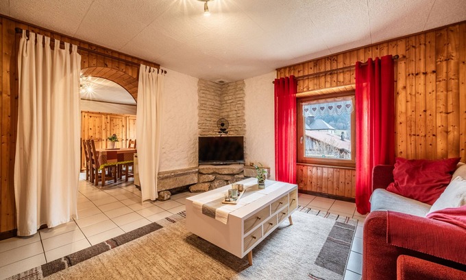 Bernex Apartamento | Apartamento "Chez Les Charles" con vistas a la montaña, terraza privada y Wi-Fi