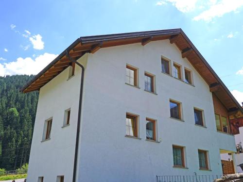 Pettneu am Arlberg Apartamento | Apartment Christina by Interhome