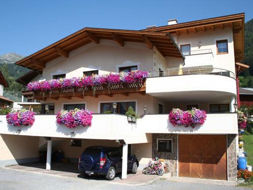 Pettneu am Arlberg Apartamento | Apartment Christian by Interhome