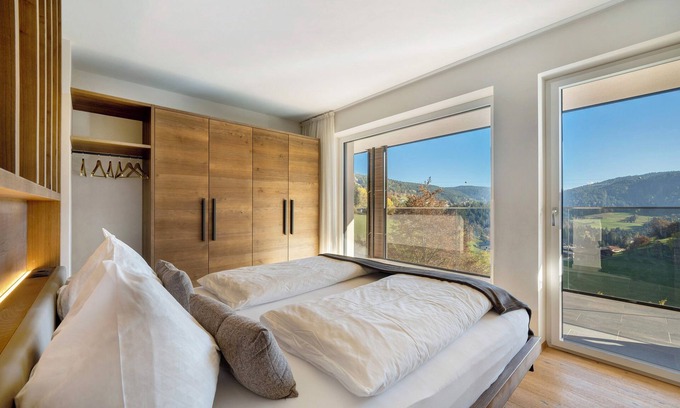 Avelengo Apartamento | Apartamento 'Christine Panoramasuite' con vistas a la montaña, terraza privada y Wi-Fi