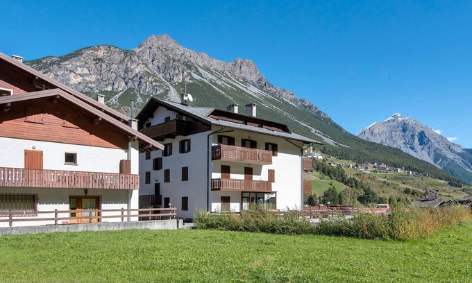 Isolaccia Apartamento | Apartamento 'Cima De' Piazzi' con vistas a la montaña, balcón y Wi-Fi