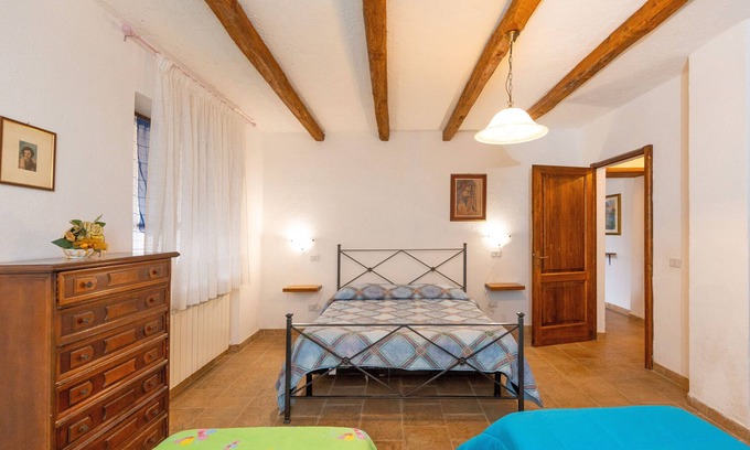 Massa Marittima Apartamento | Apartamento 'Cinzia' con piscina y jardín compartidos