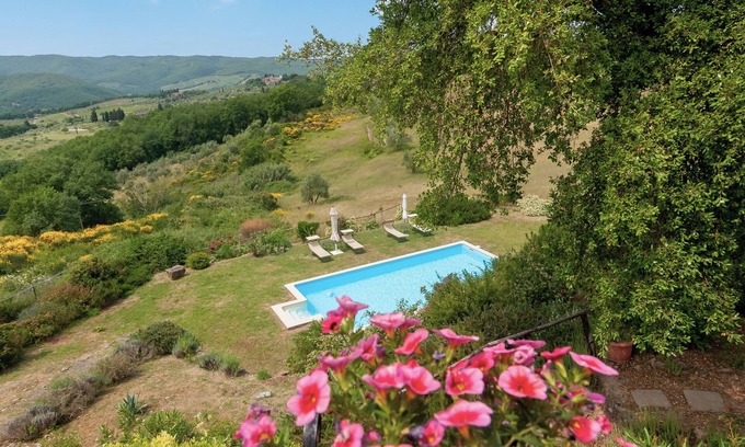 Panzano in Chianti Apartamento | Apartamento 'Cipressaia Bellavista' con piscina compartida, jardín compartido y Wi-Fi