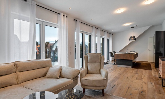 Bad Duerrheim Apartamento | Apartamento 'City Villa Bad Dürrheim - Penthouse' con balcón y Wi-Fi