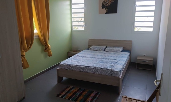 Grand-Bourg Apartamento | Apartment close to shops and beach
