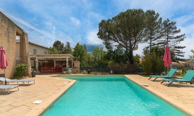 Vinon-sur-Verdon Apartamento | Apartamento 'Coeur De Lavande' con piscina privada, terraza privada y Wi-Fi