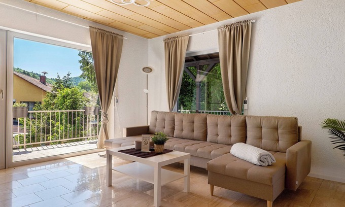 Moerlenbach Apartamento | Apartamento 'Conte' con vistas a la montaña, terraza privada y Wi-Fi