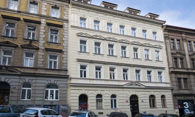 Zizkov Apartamento | Apartment CONTINENTS by Train & Bus st.