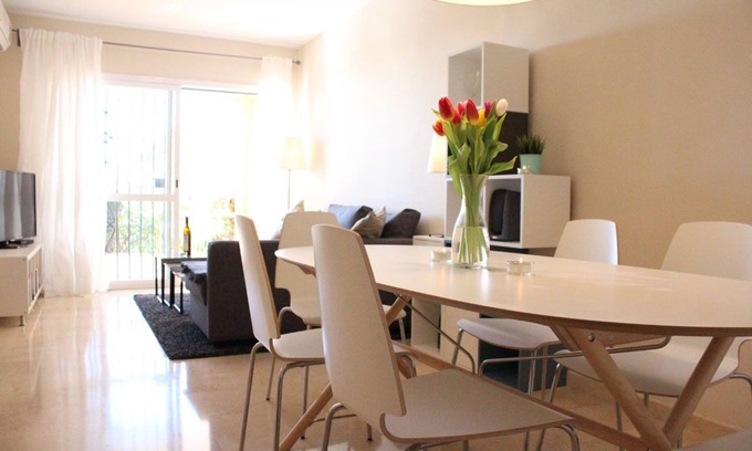 Urbanizacion Costabella Apartamento | Apartamento Costabella / Marbella, vista al mar, piscina, cerca de la playa / WiFi