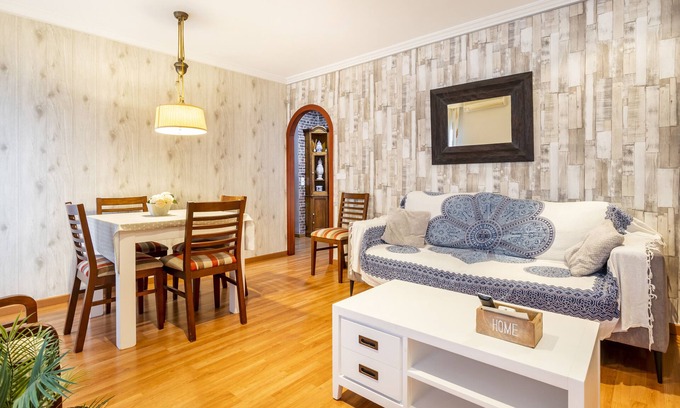 Sant Antoni Apartamento | Apartamento 'Cristina Center' con balcón, Wi-Fi y aire acondicionado