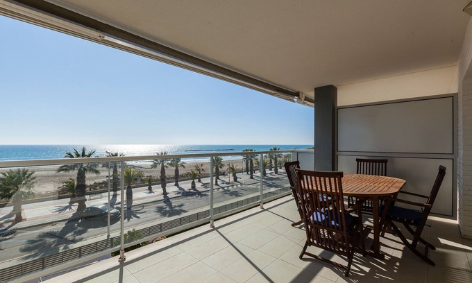 Cubelles Apartamento | Apartamento 'Cubelles' con vistas al mar, Wi-Fi y aire acondicionado