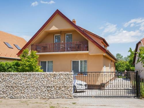 Balatonszemes Apartamento | Apartment Dalma by Interhome