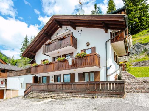 Campitello di Fassa Apartamento | Apartment Danila by Interhome