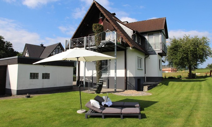 Niederberndorf Apartamento | Apartamento 'Darge' con vistas a la montaña, terraza privada y Wi-Fi