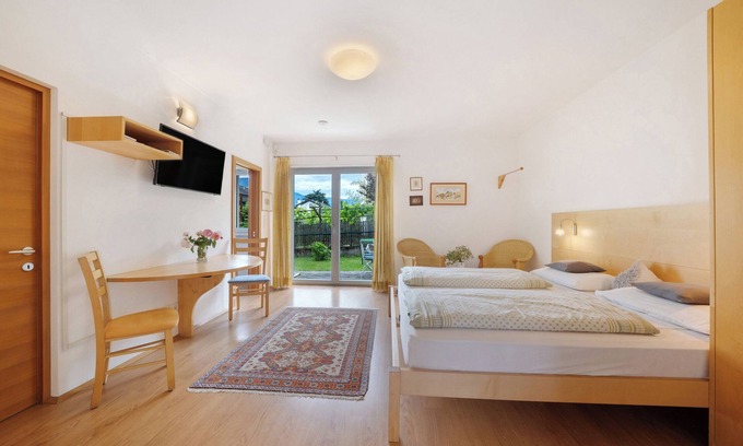 Terlano Apartamento | Apartamento 'Das Landhaus Apt Pink Lady' con vistas a la montaña, terraza privada y Wi-Fi