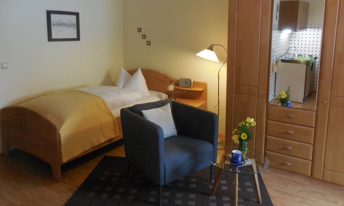 Bad Soden-Salmuenster Apartamento | Apartment 2, 22 sqm, living room / bedroom with kitchenette, balcony, max. 1 people