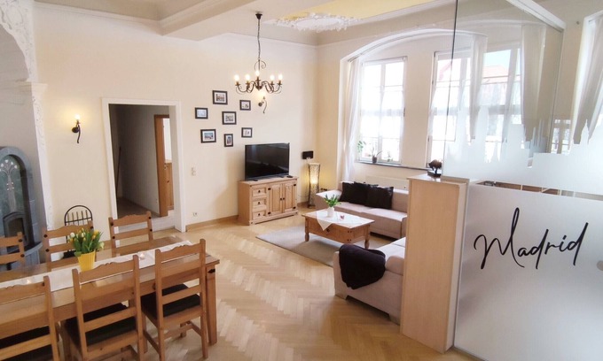 Mühlhausen Apartamento | Apartamento City-Apartments Fewo Madrid con piscina, jardín y Wi-Fi