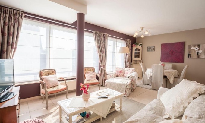 Wenduine Apartamento | Apartment De tulp - romantic ground floor app by Interhome
