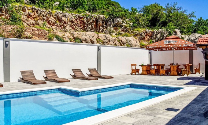 Cesarica Apartamento | Apartamento Delfin by Interhome
