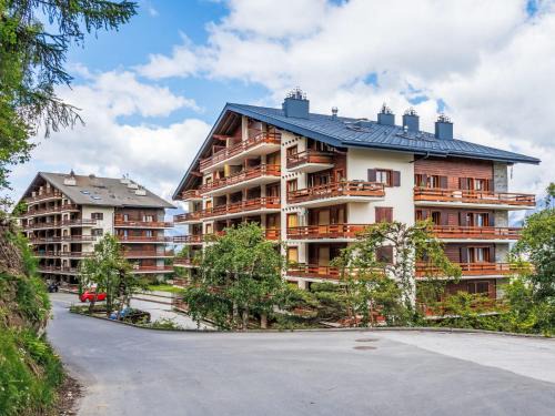 Saint-Pierre-de-Clages Apartamento | Apartment Derborence 28 by Interhome