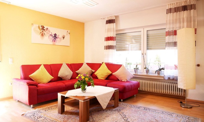 Ringsheim Apartamento | Apartamento 'Die Große Ferienwohnung' con jardín compartido, Wi-Fi y aire acondicionado.