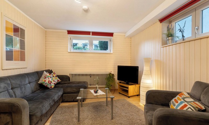 Ringsheim Apartamento | Apartamento 'Die Kleine Ferienwohnung' con jardín compartido, Wi-Fi y aire acondicionado.
