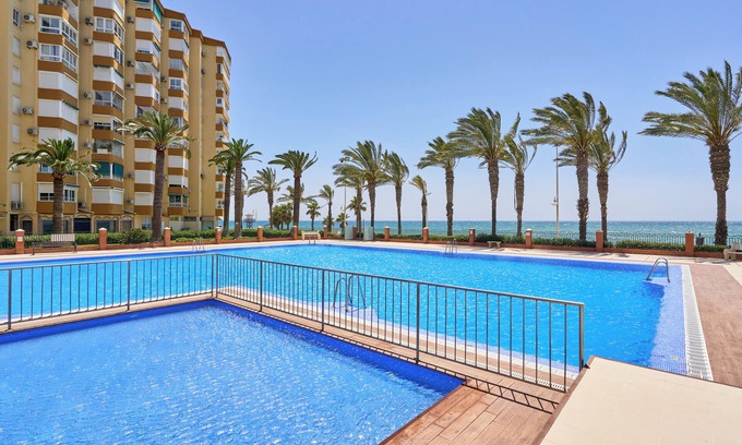 Algarrobo Apartamento | Apartamento en la playa con piscina, terraza, vistas al mar, aire acondicionado y Wi-Fi